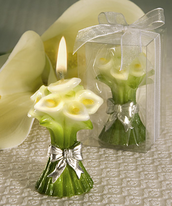 Stately and beautiful calla lilies make for a dramatic wedding bouquet and